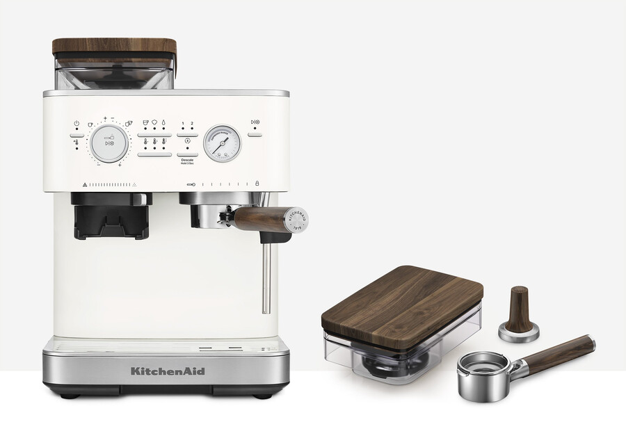 halbautomatische espressomaschine mit kegelmahlwerk und espresso-zubehörset aus walnussholz